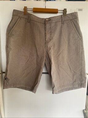 Men's Casual Tan Checkered Shorts. 100% Cotton. Like new. Size 38.